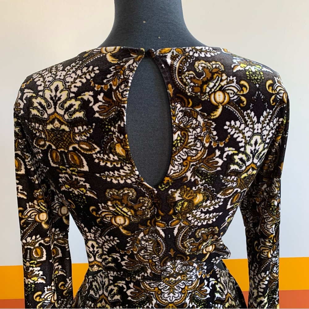 VOLCOM CHILLED OUT DRESS . - Picture 7 of 10